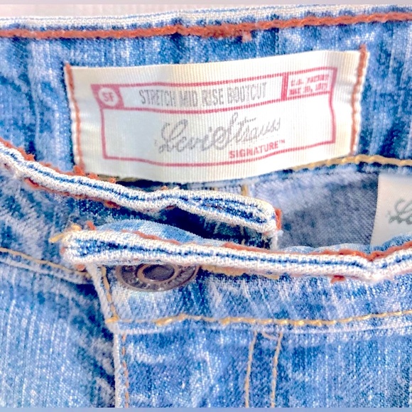 Levi’s Mid Rise Bootcut - Picture 3 of 7